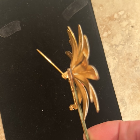 🌺HOST’s PICK!🌺🎉❤️ Vintage SANDOR Co Enamel Flower Brooch with Ladybug - Picture 3 of 5